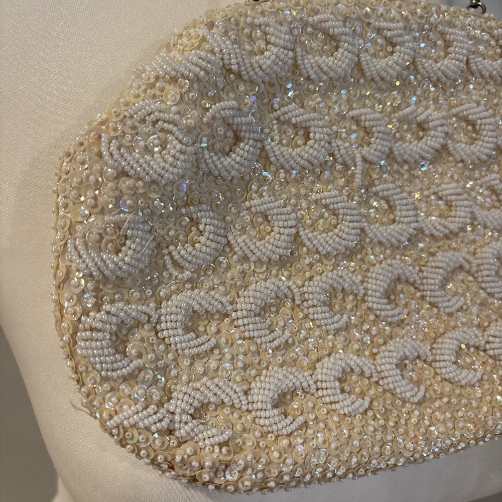 1950's Hong Kong La Regale Ltd. Sequin & Seed Bead White Clutch Purse - Picture 2 of 6